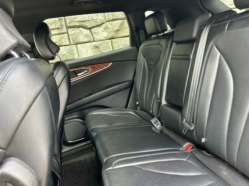 Used 2019 Lincoln Nautilus Reserve AWD/4WD image 9