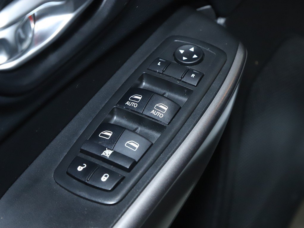 Used 2019 Jeep Cherokee Limited AWD/4WD image 17