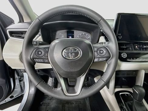 Certified 2025 Toyota Corolla Cross LE w/ Moonroof Package FWD image 13