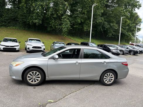 Used 2015 Toyota Camry LE FWD image 7