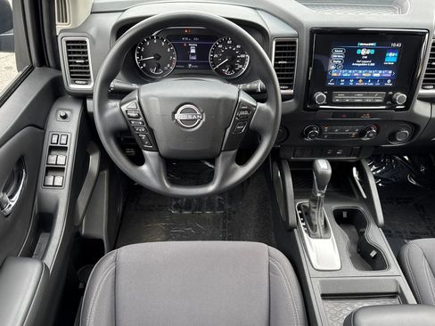 Used 2023 Nissan Frontier SV image 11