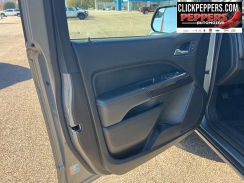 Used 2018 GMC Canyon SLE w/ SLE Convenience Package image 11