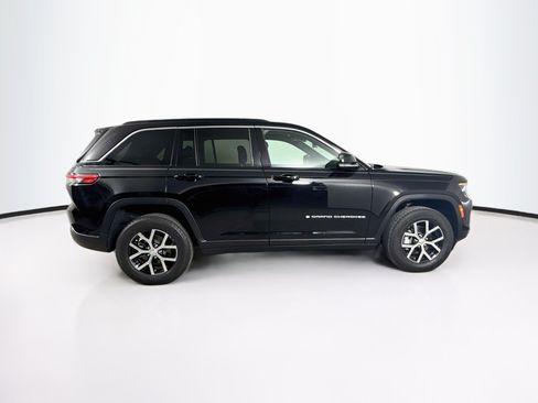 Used 2025 Jeep Grand Cherokee Limited RWD image 2