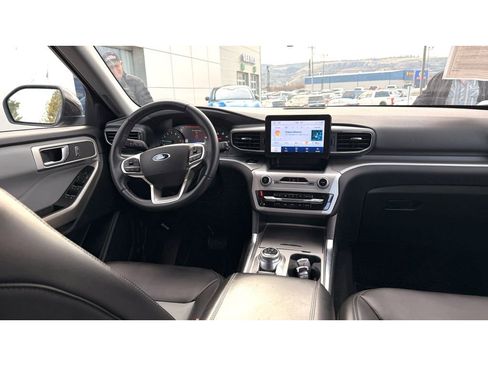 Used 2022 Ford Explorer XLT w/ Equipment Group 202A image 11