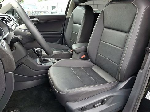 Used 2021 Volkswagen Tiguan SE AWD/4WD image 13