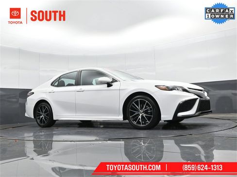 Used 2024 Toyota Camry SE image 35