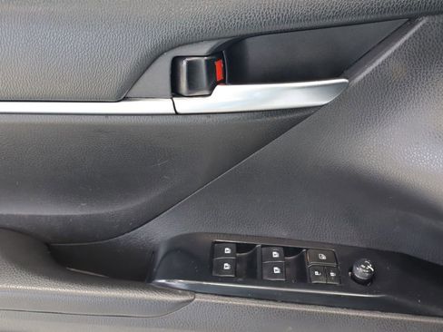 Used 2019 Toyota Camry LE FWD image 17