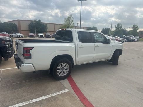 Used 2022 Nissan Frontier SV image 3