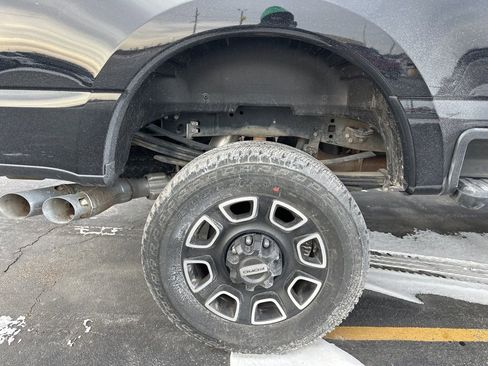 Used 2024 Ford F350 Platinum w/ FX4 Off-Road Package image 9