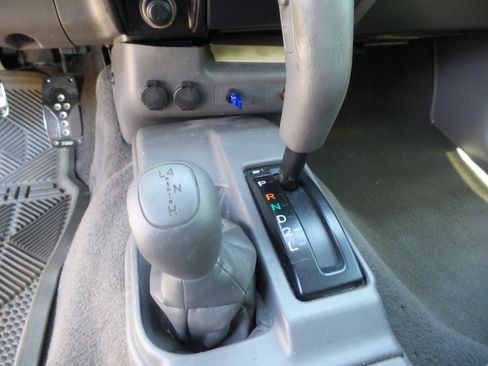 Used 2004 Toyota Tacoma DoubleCab V6 Auto 4WD image 32