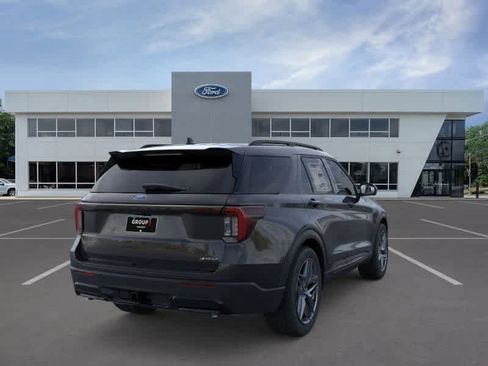 New 2026 Ford Explorer ST-Line w/ ST-Line Street Pack AWD/4WD image 8