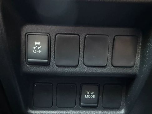 Used 2019 Nissan Pathfinder S image 26