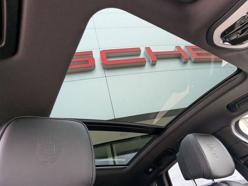 Certified 2026 Porsche Macan AWD/4WD image 27