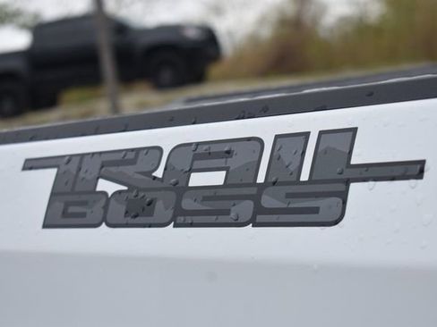 New 2026 Chevrolet Silverado 1500 LT Trail Boss w/ Dark Appearance Package AWD/4WD image 18