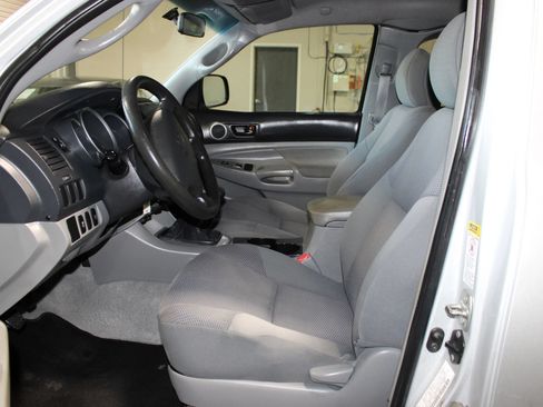 Used 2010 Toyota Tacoma PreRunner RWD image 9