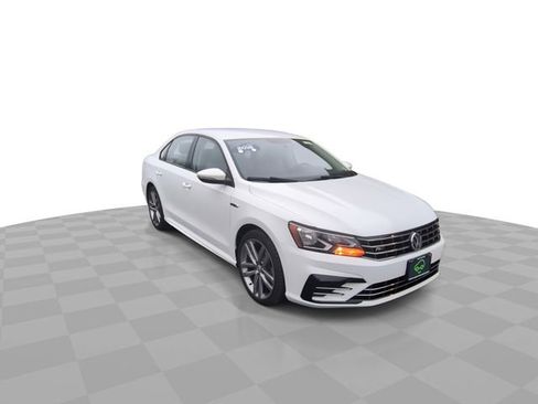 Used 2018 Volkswagen Passat 2.0T S image 2