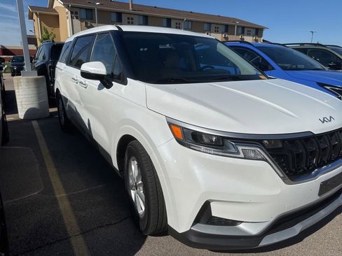 Used 2022 Kia Carnival LX FWD image 2