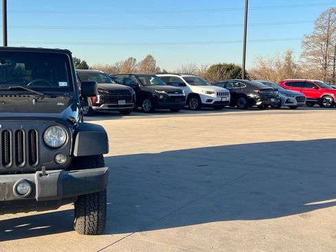 Used 2018 Jeep Wrangler Unlimited Sport S image 3