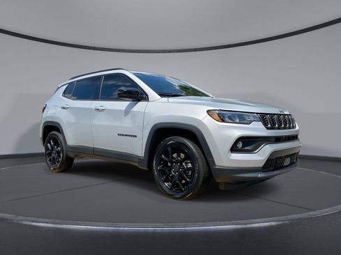 Certified 2025 Jeep Compass Latitude w/ Altitude Special Edition AWD/4WD image 1