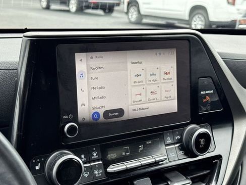 Used 2023 Toyota Highlander XLE image 19