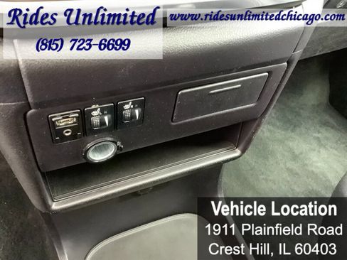 Used 2016 Toyota Sienna SE w/ SE Preferred Package FWD image 21