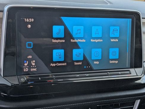 Used 2025 Volkswagen Atlas SE image 20