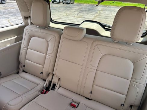 Used 2021 Lincoln Navigator Reserve w/ Luxury Package AWD/4WD image 18
