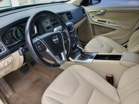 Used 2015 Volvo V60 T5 Premier image 16