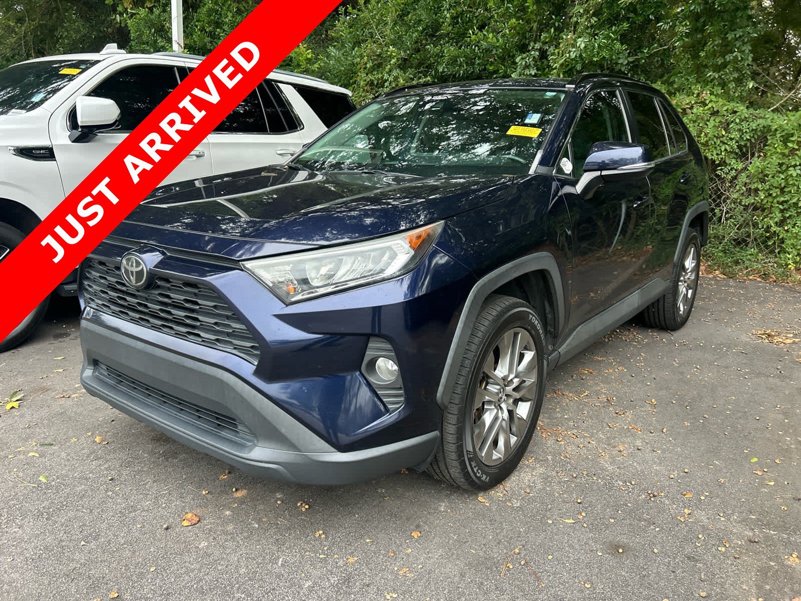 Used 2020 Toyota RAV4 XLE Premium FWD image 1