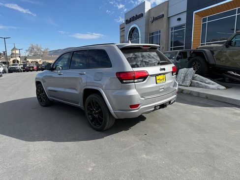 Used 2018 Jeep Grand Cherokee Altitude image 6
