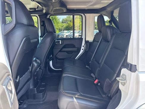 Used 2024 Jeep Wrangler Unlimited Sahara w/ Technology Group AWD/4WD image 20