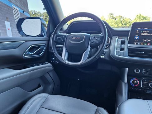Used 2021 GMC Yukon XL SLT w/ SLT Premium Package AWD/4WD image 9