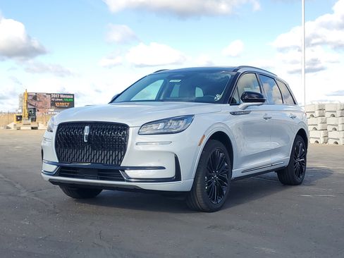 New 2026 Lincoln Corsair Premiere image 2