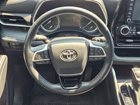 Used 2022 Toyota Highlander XSE AWD/4WD image 17