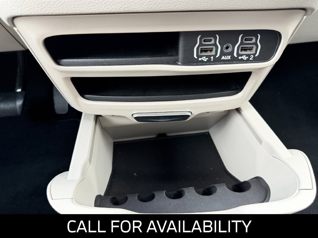 Used 2023 Chrysler Pacifica Touring-L FWD image 25