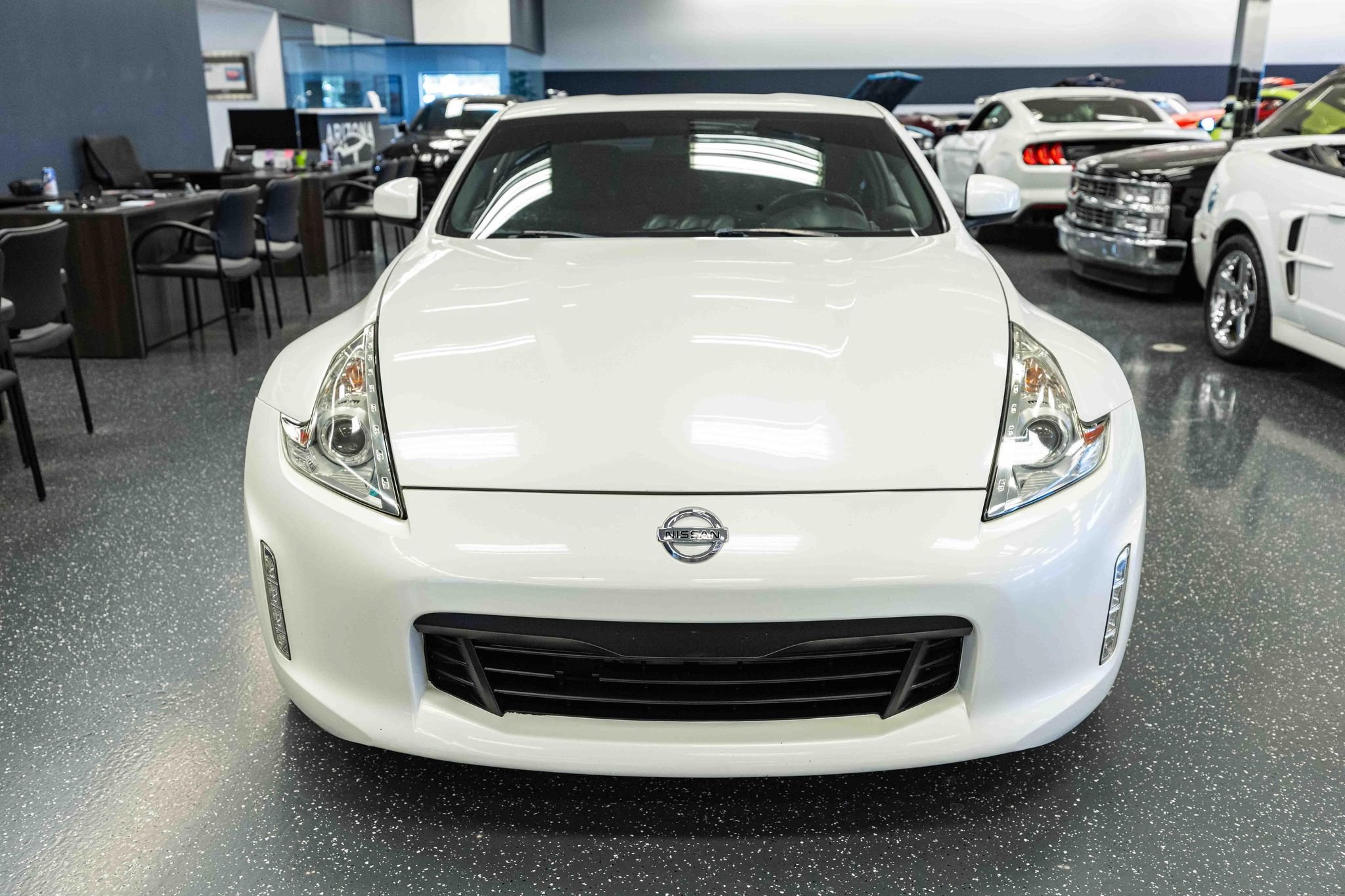 Used 2014 Nissan 370Z Coupe RWD image 2