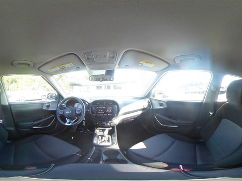 Used 2025 Kia Soul LX w/ LX Technology Package FWD image 37