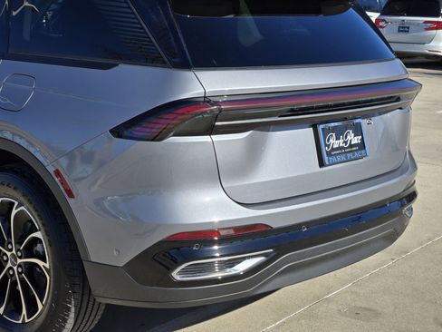 Used 2024 Lincoln Nautilus Premier image 14