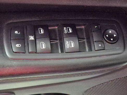 Used 2018 Jeep Grand Cherokee Limited image 17