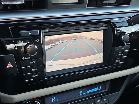 Used 2015 Toyota Corolla LE image 19