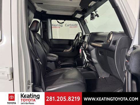 Used 2016 Jeep Wrangler Unlimited Sahara image 19
