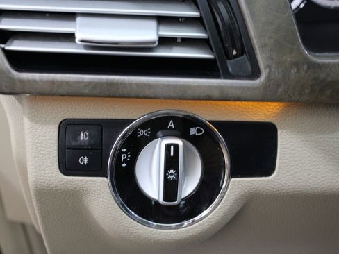 Used 2010 Mercedes-Benz E 350 4MATIC Sedan image 35