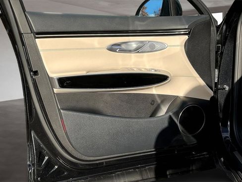 Used 2025 Genesis GV70 2.5T image 17