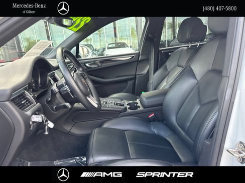 Used 2017 Porsche Macan AWD/4WD image 8