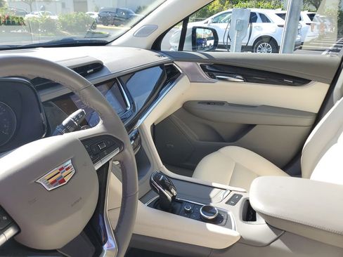 Used 2024 Cadillac XT6 Premium Luxury w/ Technology Package AWD/4WD image 22