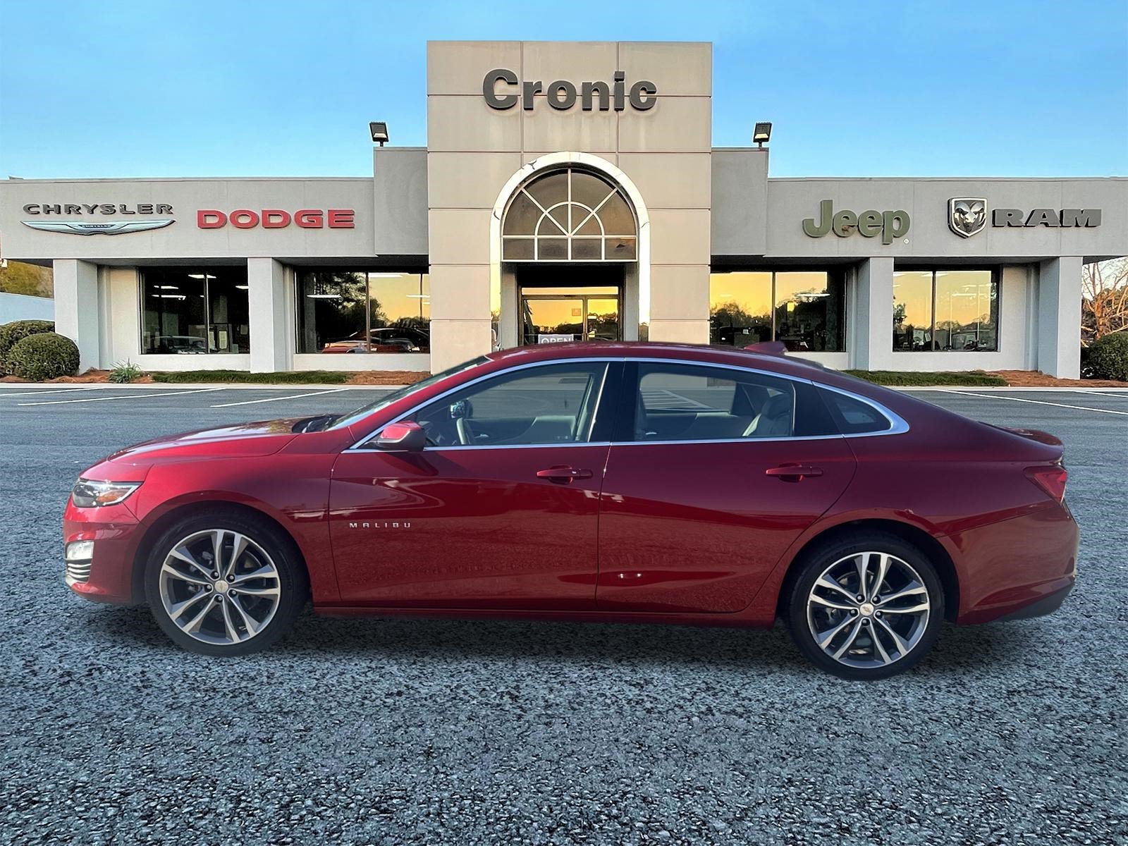 Used 2025 Chevrolet Malibu LT FWD image 6