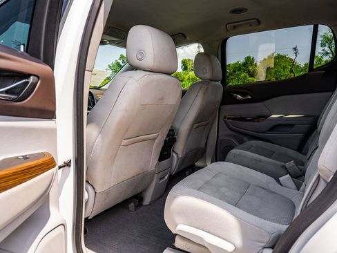 Used 2022 GMC Acadia SLE FWD image 17