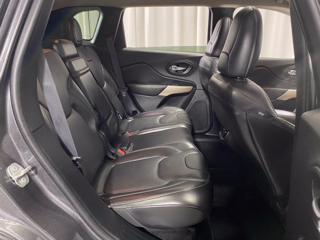 Used 2018 Jeep Cherokee Limited AWD/4WD image 30