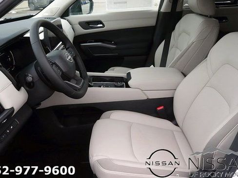 New 2026 Nissan Pathfinder SL w/ SL Premium Package AWD/4WD image 13
