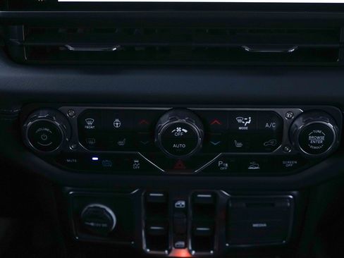 Used 2024 Jeep Wrangler High Altitude image 19